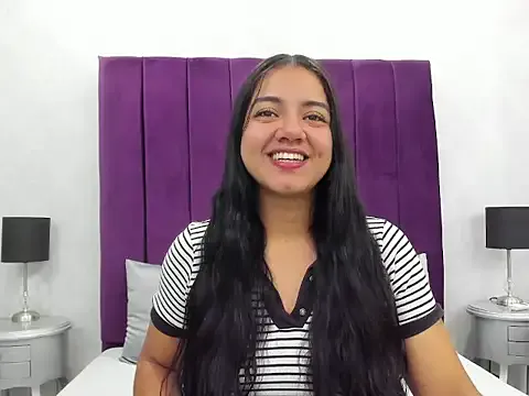 MiraKova – webcam model profile photo Image 3