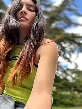 HillaryLewis – webcam model profile photo Image 12