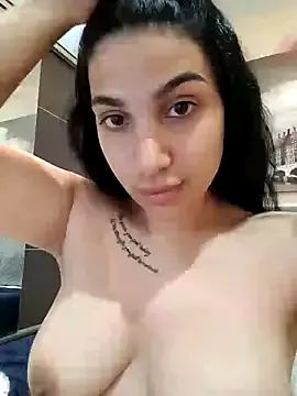 AdelinaLuuna – webcam model profile photo Image 18