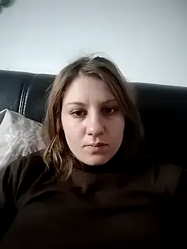 Caroline – webcam model profile photo Image 14