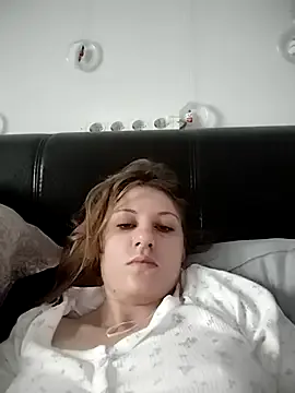 Caroline – webcam model profile photo Image 18