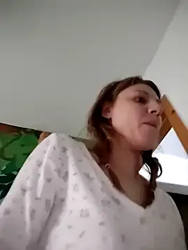 Caroline – webcam model profile photo Image 5