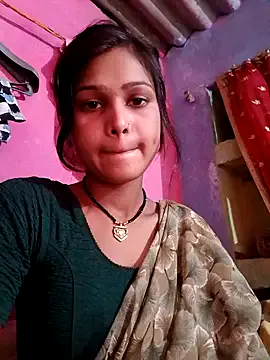 SalmaRoze – webcam model profile photo Image 6