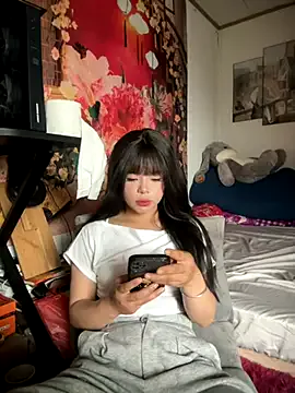 ROSE-ELEENA – webcam model profile photo Image 4