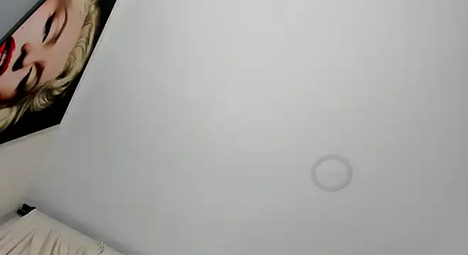 ladyred1 – webcam model profile photo Image 5