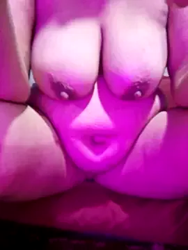 EsmeBrowm – webcam model profile photo Image 2