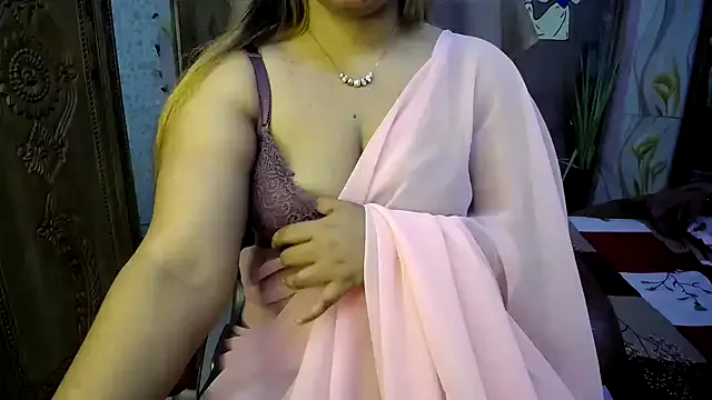 EsmeBrowm – webcam model profile photo Image 12