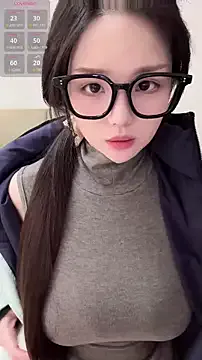 LilaSolace – webcam model profile photo Image 8