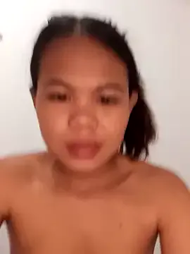 MiraKova – webcam model profile photo Image 3