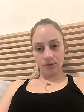 Skyller – webcam model profile photo Image 5