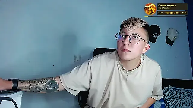 MiraKova – webcam model profile photo Image 12