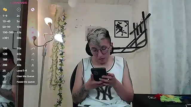 MiraKova – webcam model profile photo Image 5