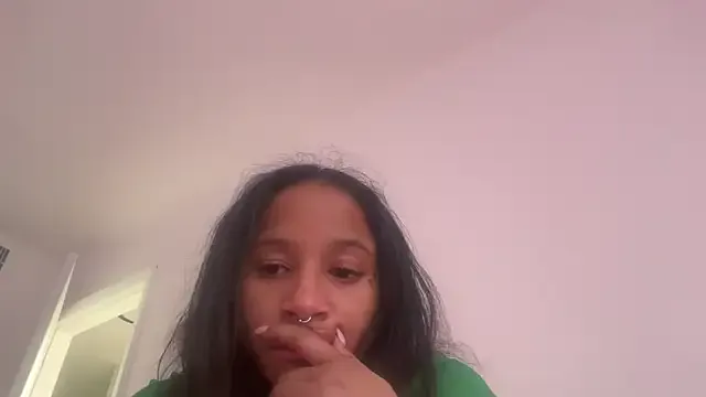 Yiyi-707 – webcam model profile photo Image 2