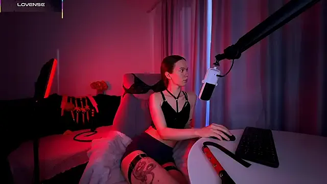 EsmeBrowm – webcam model profile photo Image 3