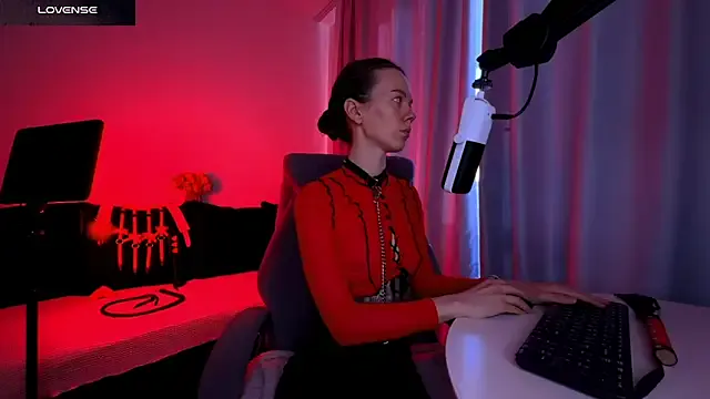 EsmeBrowm – webcam model profile photo Image 6