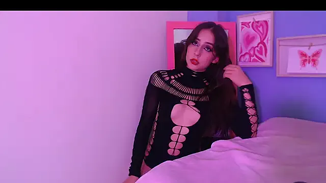 MilaDelays – webcam model profile photo Image 4