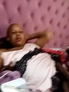 MiraKova – webcam model profile photo Image 14