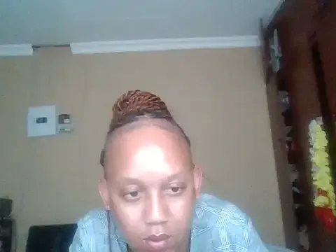 MiraKova – webcam model profile photo Image 15