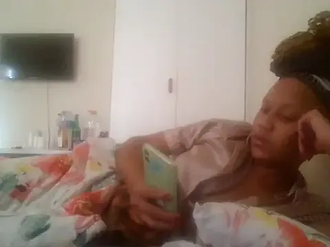 MiraKova – webcam model profile photo Image 2