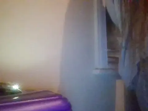 MiraKova – webcam model profile photo Image 3