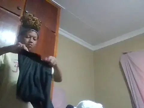 MiraKova – webcam model profile photo Image 7