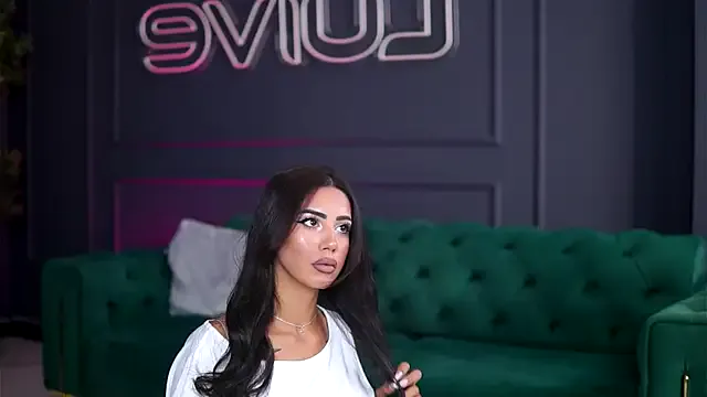 LiaWells – webcam model profile photo Image 11