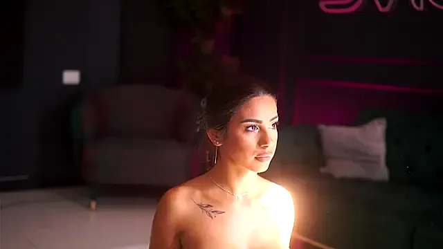 LiaWells – webcam model profile photo Image 9