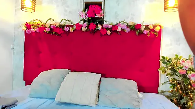 MiraKova – webcam model profile photo Image 14