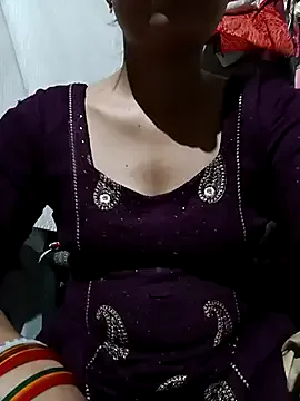 AmelyLu – webcam model profile photo Image 12