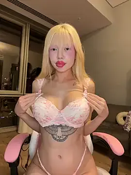 ErzabelLew – webcam model profile photo Image 6