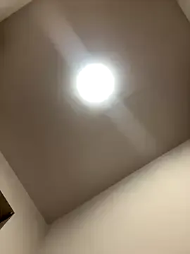 EmiBrow – webcam model profile photo Image 7