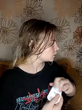 SlipperSherry – webcam model profile photo