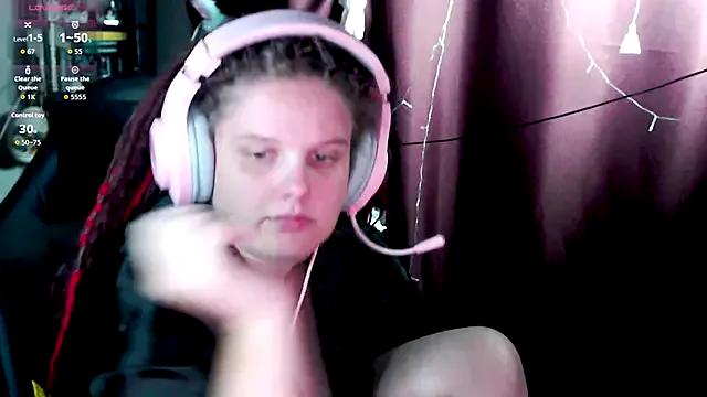 MiraKova – webcam model profile photo Image 16