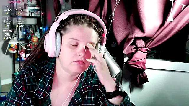 MiraKova – webcam model profile photo Image 7