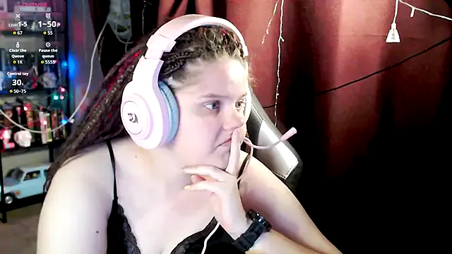 MiraKova – webcam model profile photo Image 8