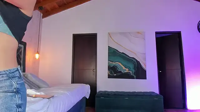 MiraKova – webcam model profile photo Image 4