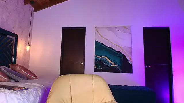 MiraKova – webcam model profile photo Image 6