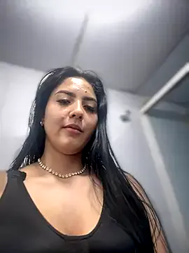 MelinaLuviani – webcam model profile photo Image 3