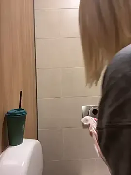 EsmeBrowm – webcam model profile photo Image 10