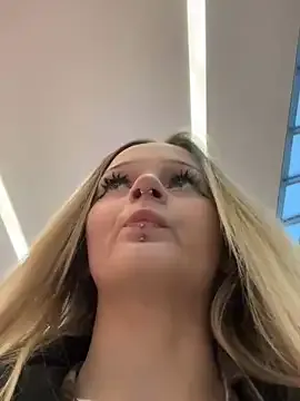 EsmeBrowm – webcam model profile photo Image 3