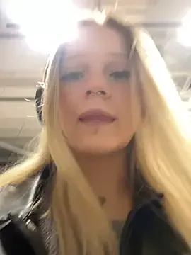 EsmeBrowm – webcam model profile photo Image 7