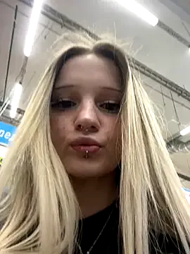 EsmeBrowm – webcam model profile photo Image 8