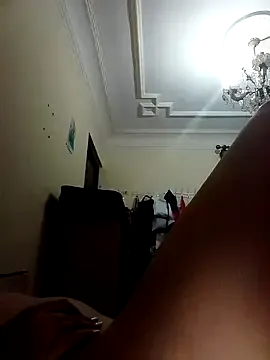 Carine – webcam model profile photo Image 11