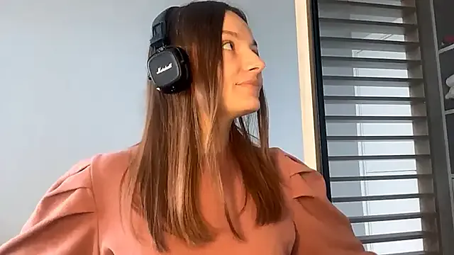 AlissaLexx – webcam model profile photo Image 2