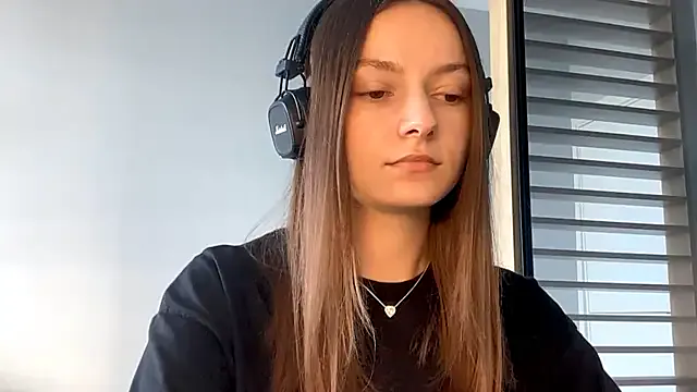 AlissaLexx – webcam model profile photo Image 3