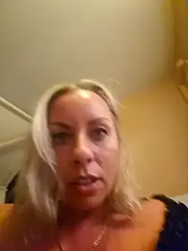 MessyNastyQueen – webcam model profile photo Image 12