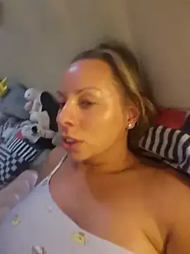 MessyNastyQueen – webcam model profile photo Image 5
