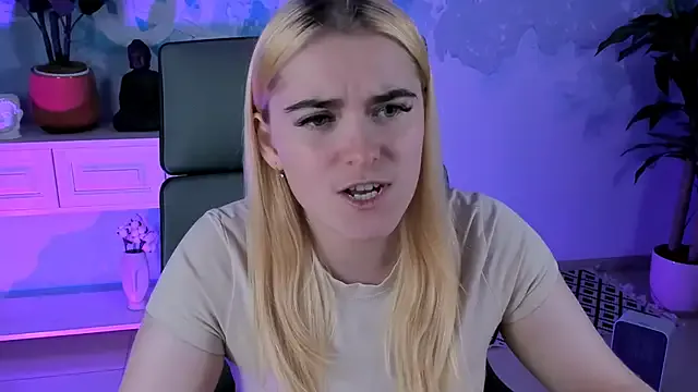 Sofi2 – webcam model profile photo Image 12