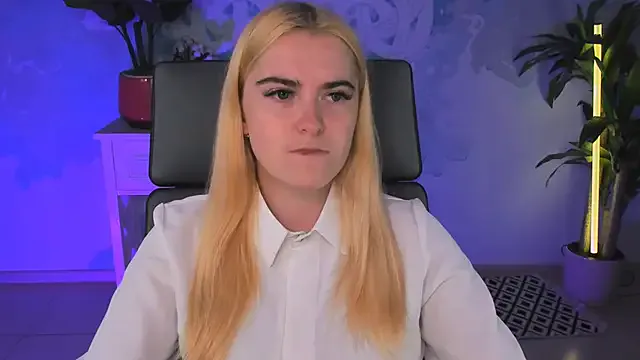 Sofi2 – webcam model profile photo Image 2