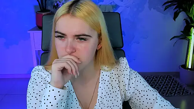 Sofi2 – webcam model profile photo Image 3